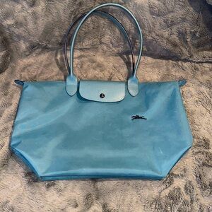 Large tote with interior slip pocket blue.